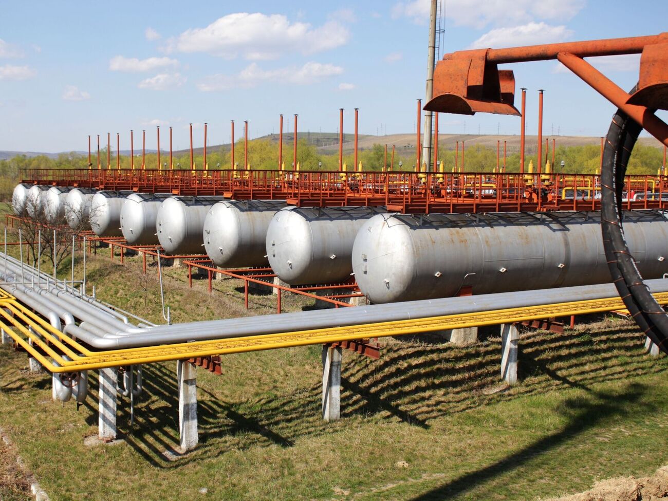 Потребность в предоплате за бронирование мощностей остается серьезным вызовом для газодобывающих компаний и трейдеров, заявил Плачков