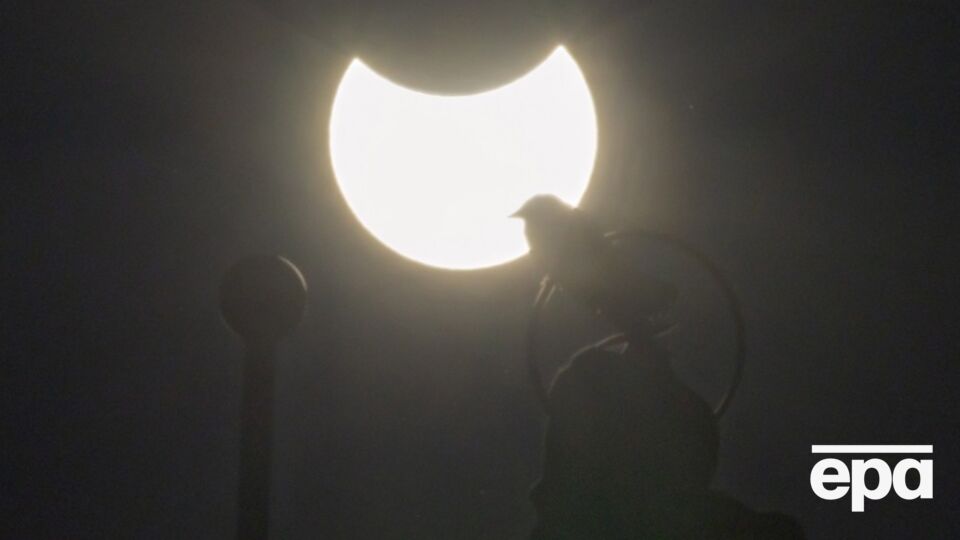 Частичные солнечные затмения случаются "несколько раз в год"