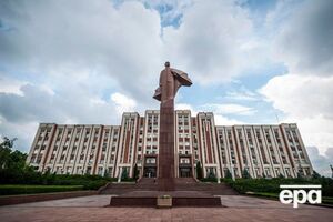 Названия улиц Карла Либкнехта, Розы Люксембург, Клары Цеткин Красносельский считает странными