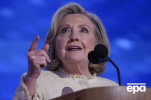 Клинтон заявила, что демократы "шокированы" тем, что Трамп и его команда действительно не заботятся о защите секретной информации