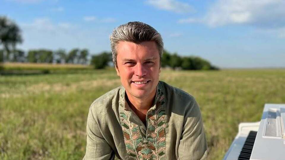 Хмара является обладателем Голливудской премии импровизаторов