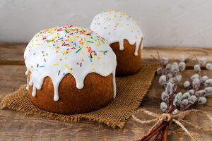 После нанесения глазури оставьте паски на два часа, чтобы все застыло