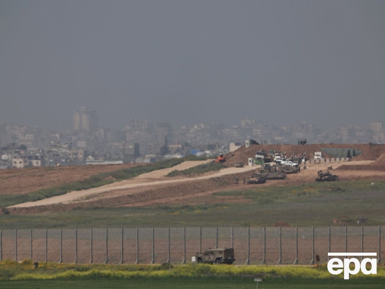 По сообщению израильских военных, операция преследует цель расширить зону безопасности в этой части анклава