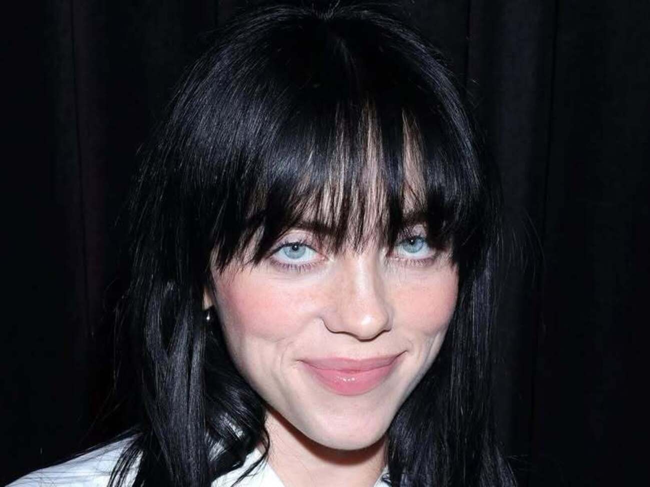 У квітні 2022 року Айліш підтримала Україну, присвятивши їй пісню Your Power