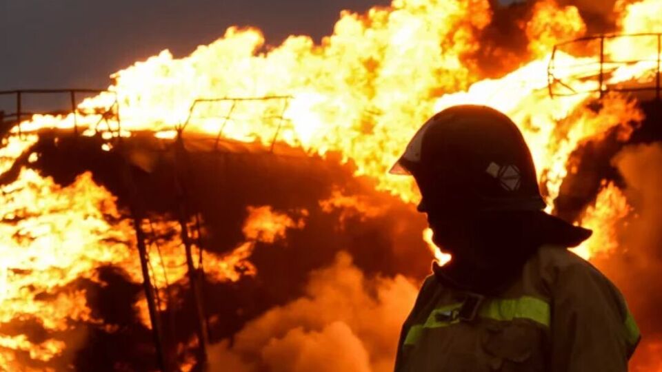 На предприятии поражена нефтеперерабатывающая установка