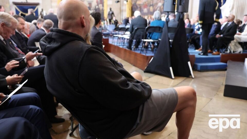 Сенатор Феттерман не стал надевать костюм на инаугурацию Трампа