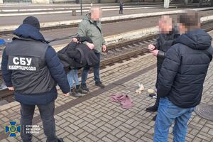Саморобна бомба виготовлена з амоналу, інших хімічних сполук і начинена металевими предметами для більшого ураження людей, пояснили силовики