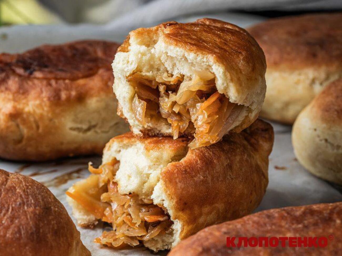 После жарки эти пирожки нужно немного запечь