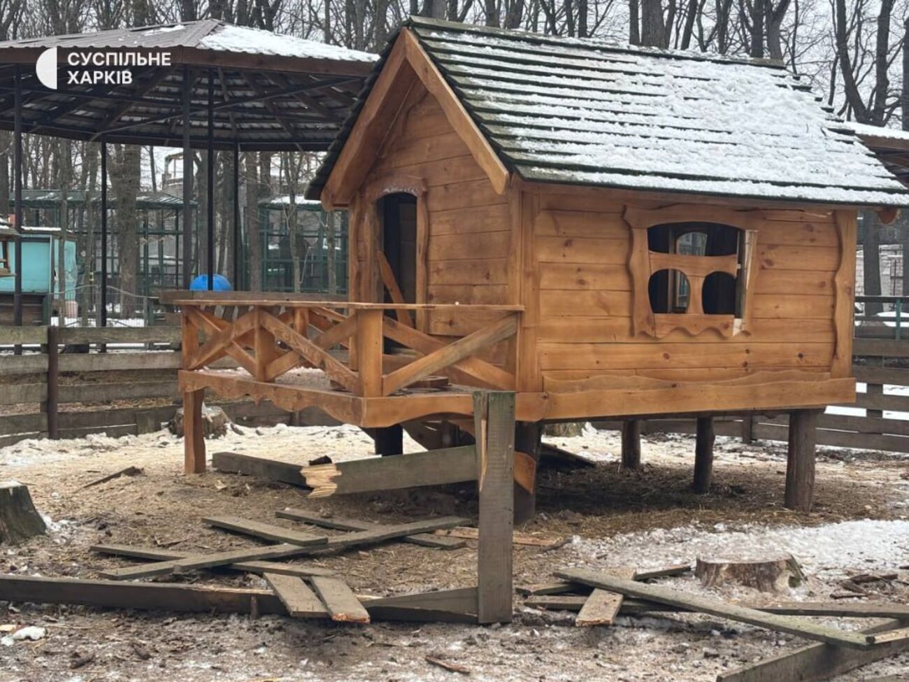 Дрон оккупантов попал по контактному двору экопарка