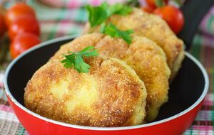 Для приготовления котлет подойдет почти любая рыба – минтай, толстолобик, щука или жирные сорта