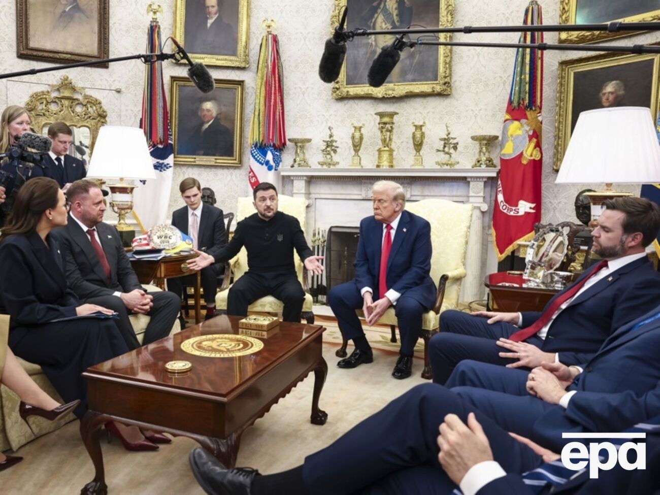 Зеленский и Трамп поспорили при журналистах