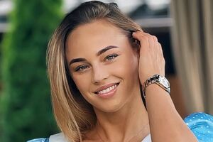 Белодед показала весенний образ в легком платье