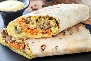 Для шаурмы запеките курицу в духовке