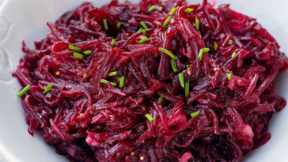 Класичний буряк по-корейськи – чудова сезонна страва, яку можна готувати чи не щодня