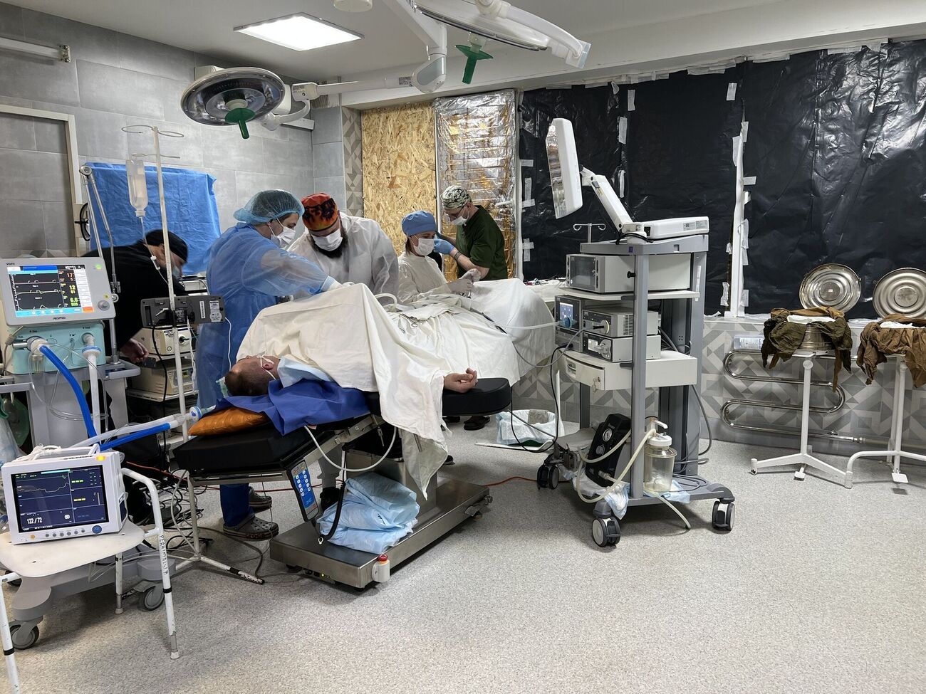 В госпитале отметили, что медучреждение не впервые получило повреждения от российских обстрелов