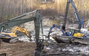 Бронетранспортер M88 достали из болота