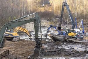 Бронетранспортер M88 дістали з болота