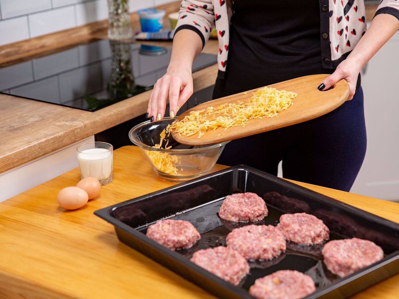 Одним з інгредієнтів є тертий сир