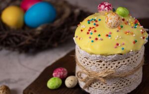 Паску покривають карамельною глазур'ю