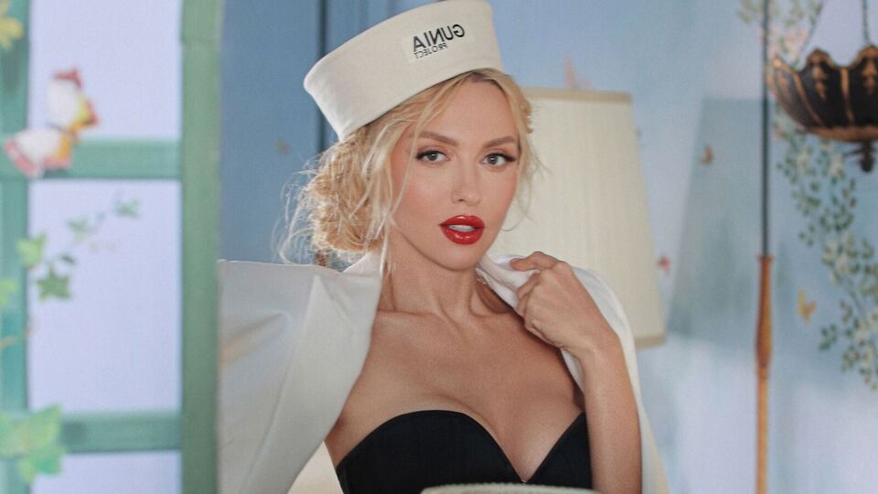 Полякова вперше знялася для Playboy