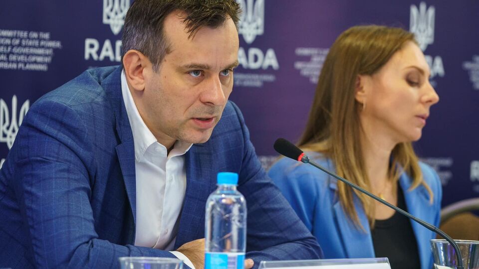 Глава ЦИК (слева) предлагает ввести механизм "активной регистрации"