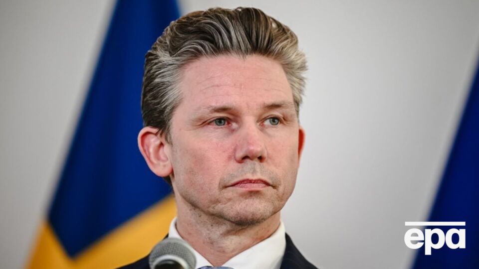 По словам Юнсона, в пакет входят, в частности, средства противовоздушной обороны, артиллерии, спутниковой связи и морского потенциала