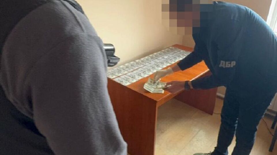 Взятка передавалась через посредницу, отметили в ГБР
