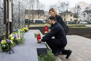 Зеленський: Немає нічого, крім руїн, – саме так приходить російський прапор