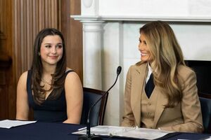 Перша леді США рідко з'являлася на публіці після інавгурації чоловіка