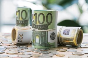 По данным Макрона, в Европе заблокировано €230 млрд активов РФ