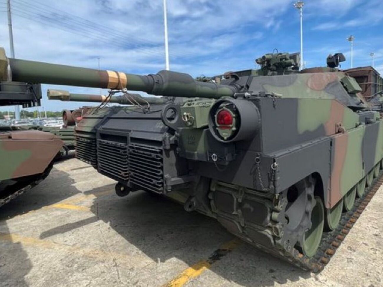 ABC News пишет, что в ближайшие несколько лет из США в Украину будет поступать постоянный поток вооружений