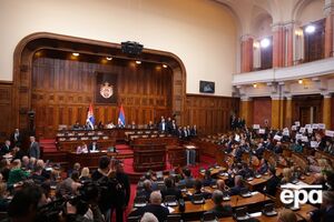 В результате инцидентов в парламенте Сербии пострадало несколько депутатов, сообщают СМИ