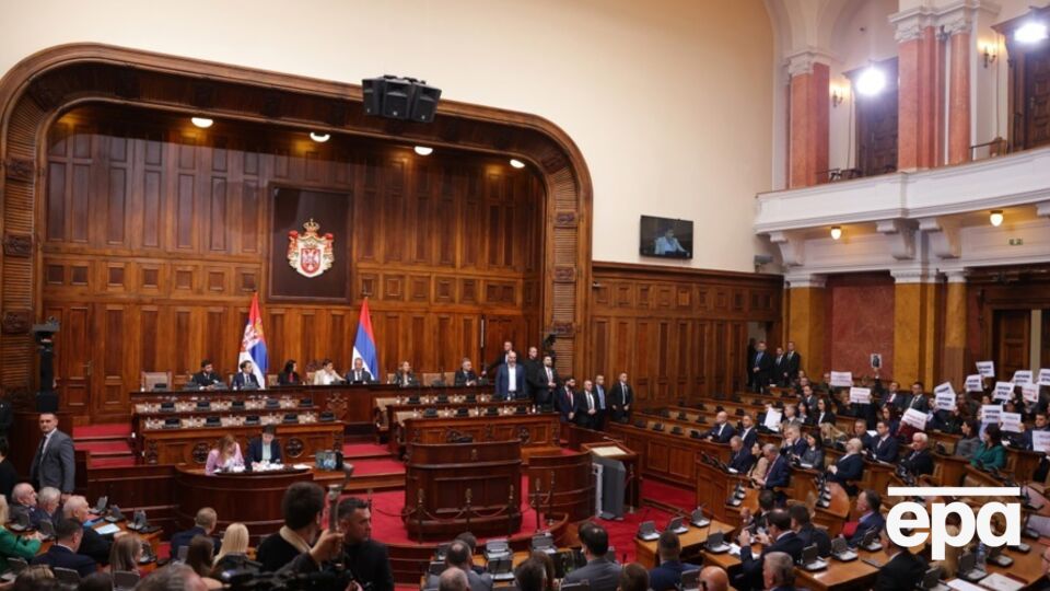 Унаслідок інцидентів у парламенті Сербії постраждало кілька депутатів, повідомляють ЗМІ