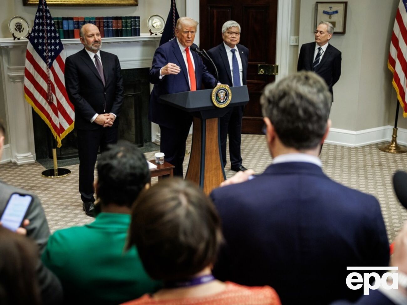 Остановкой помощи Украине Трамп, вероятно, решил продемонстрировать, что серьезно настроен посадить Украину за стол мирных переговоров