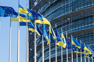 Европарламент также предложит создать общую европейскую армию, пишет издание