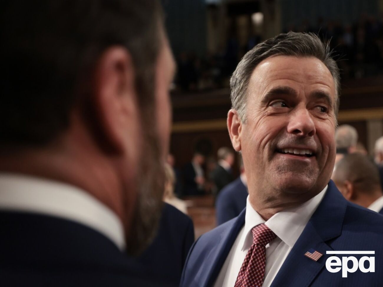 По словам Рэтклиффа, он с нетерпением ждет "снятия паузы" с военной помощи Украине