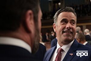 По словам Рэтклиффа, он с нетерпением ждет "снятия паузы" с военной помощи Украине