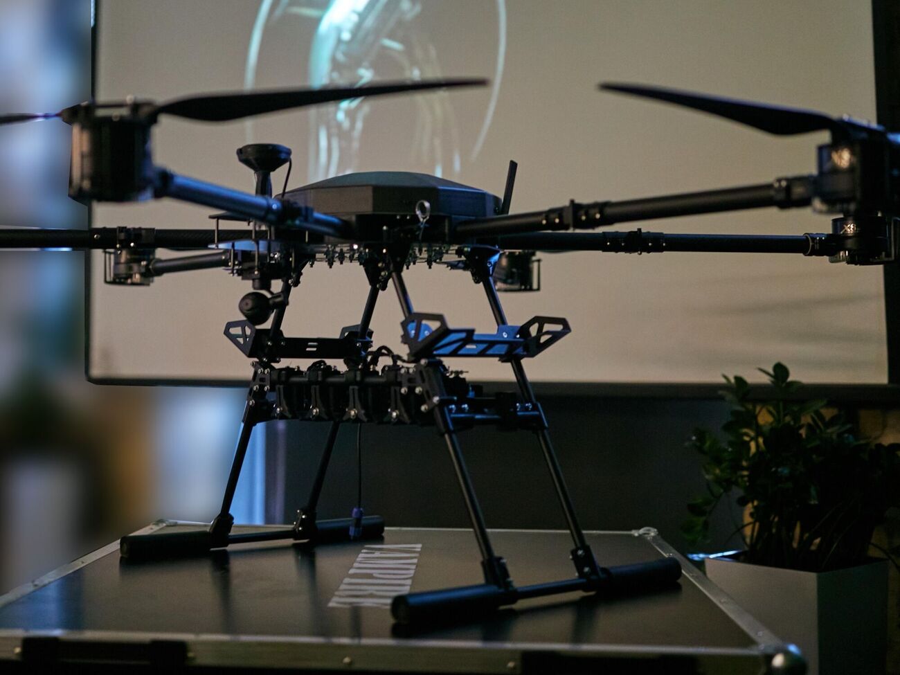 Сухаревский отметил, что дроны позволяют ассиметрично действовать против более сильного врага