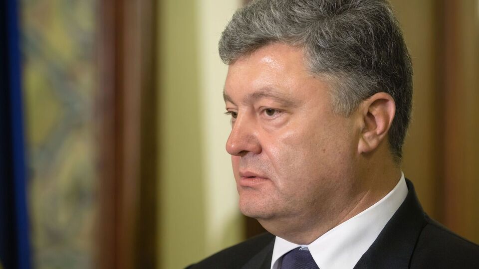 Порошенко за кілька тижнів вивів із країни мільярди, написав Гладких