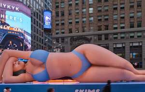 Фигура Кардашян длиной почти 20 м