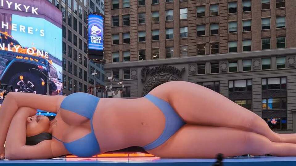 Фігура Кардаш’ян завдовжки майже 20 м