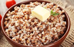 На 200 г гречки вам понадобится 400 мл воды