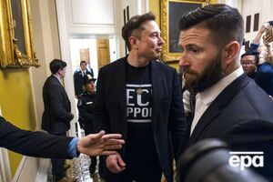 Прессекретарка Білого дому не спромоглася відповісти, чому Зеленському не можна відвідувати Білий дім без костюма, а Маску це робити можна