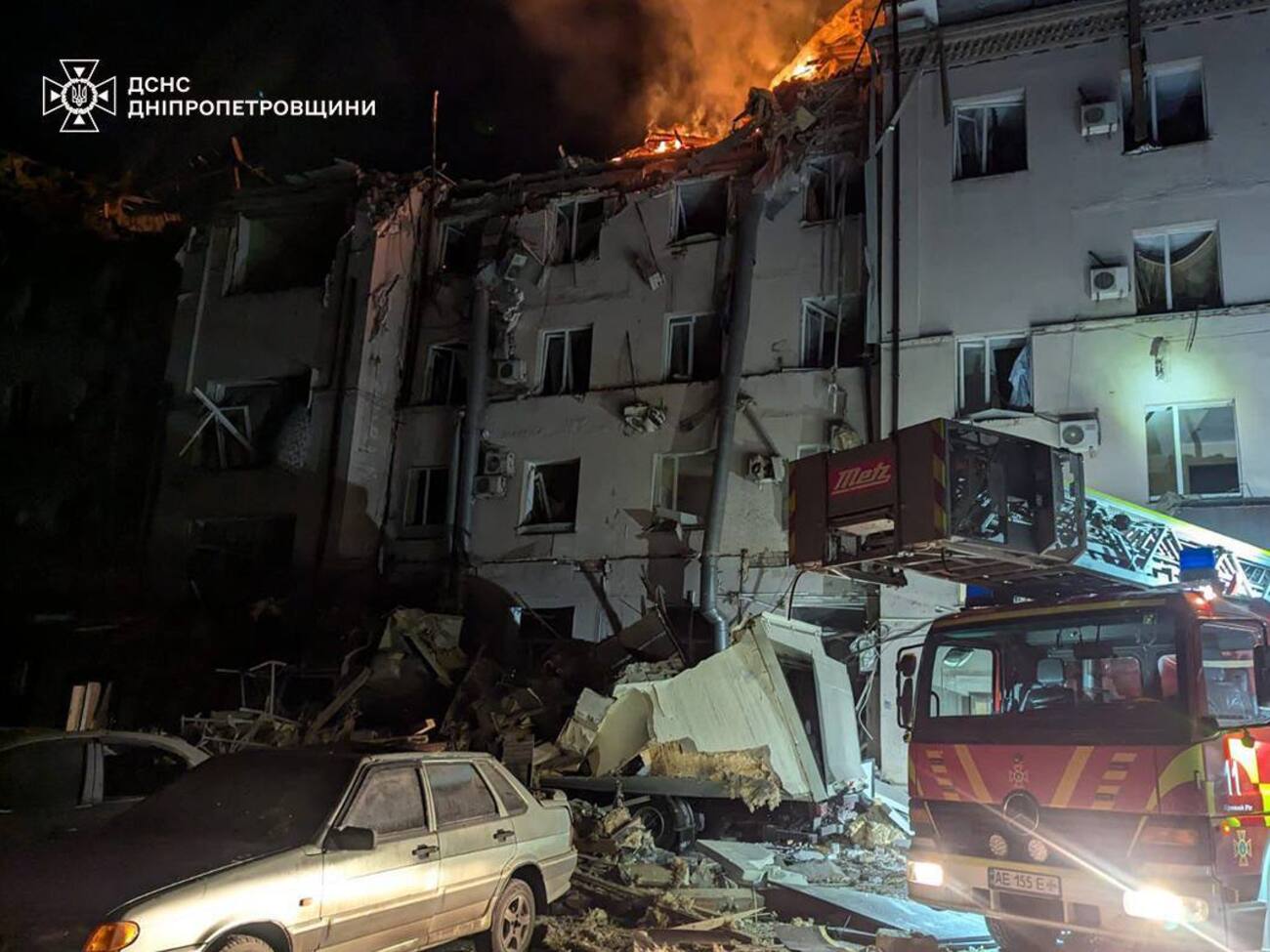 На місці події тривають рятувально-пошукові роботи