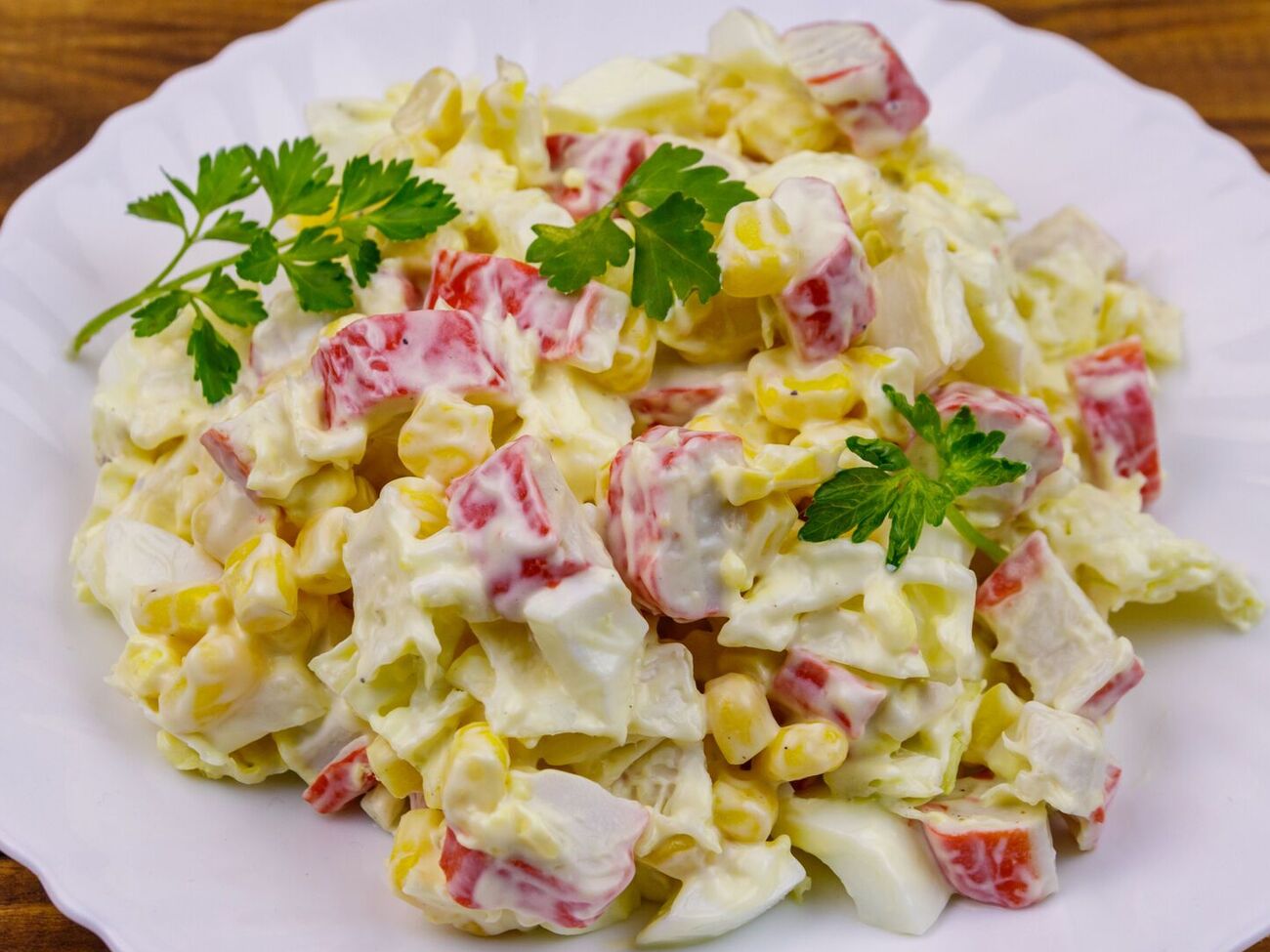 Виноград в этом салате придаст приятную сладость