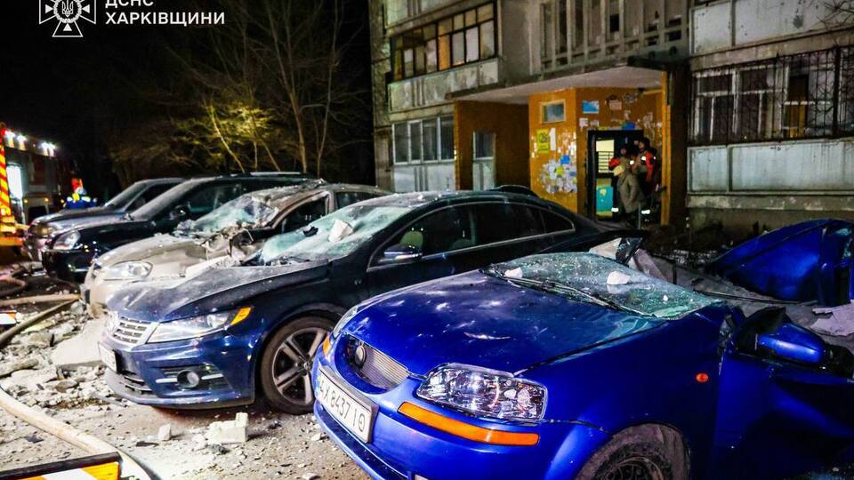 Кроме жилых домов, задело детский сад и машины