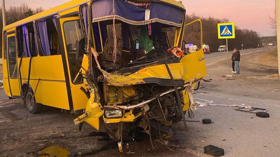 У ДТП постраждало 16 осіб, серед них четверо дітей