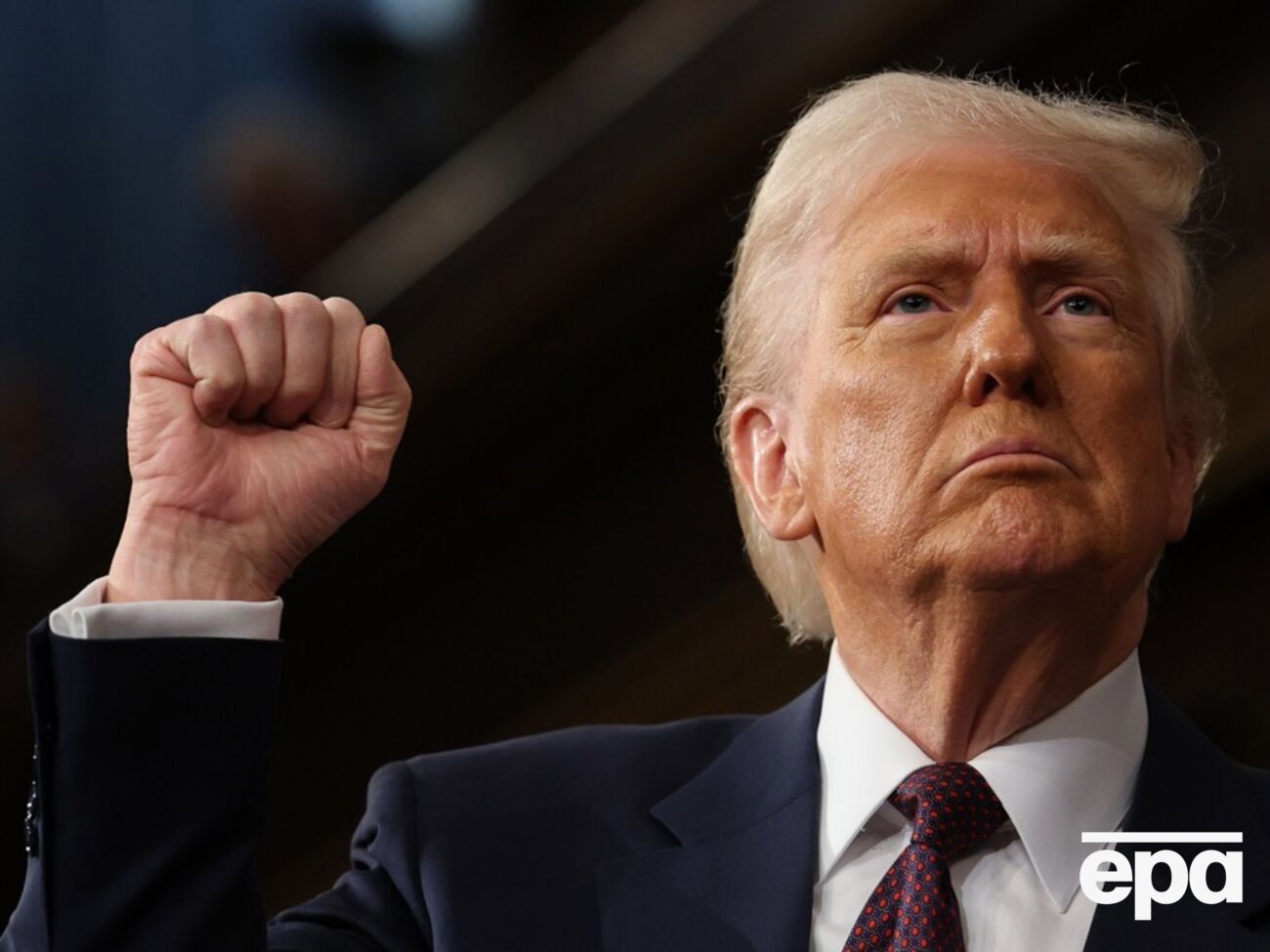 Трамп хочет депортировать сотни тысяч беженцев, пишет агентство