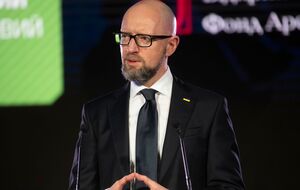 По словам Яценюка, его интересует не "дипломатическая гимнастика", а то, что происходит на самом деле