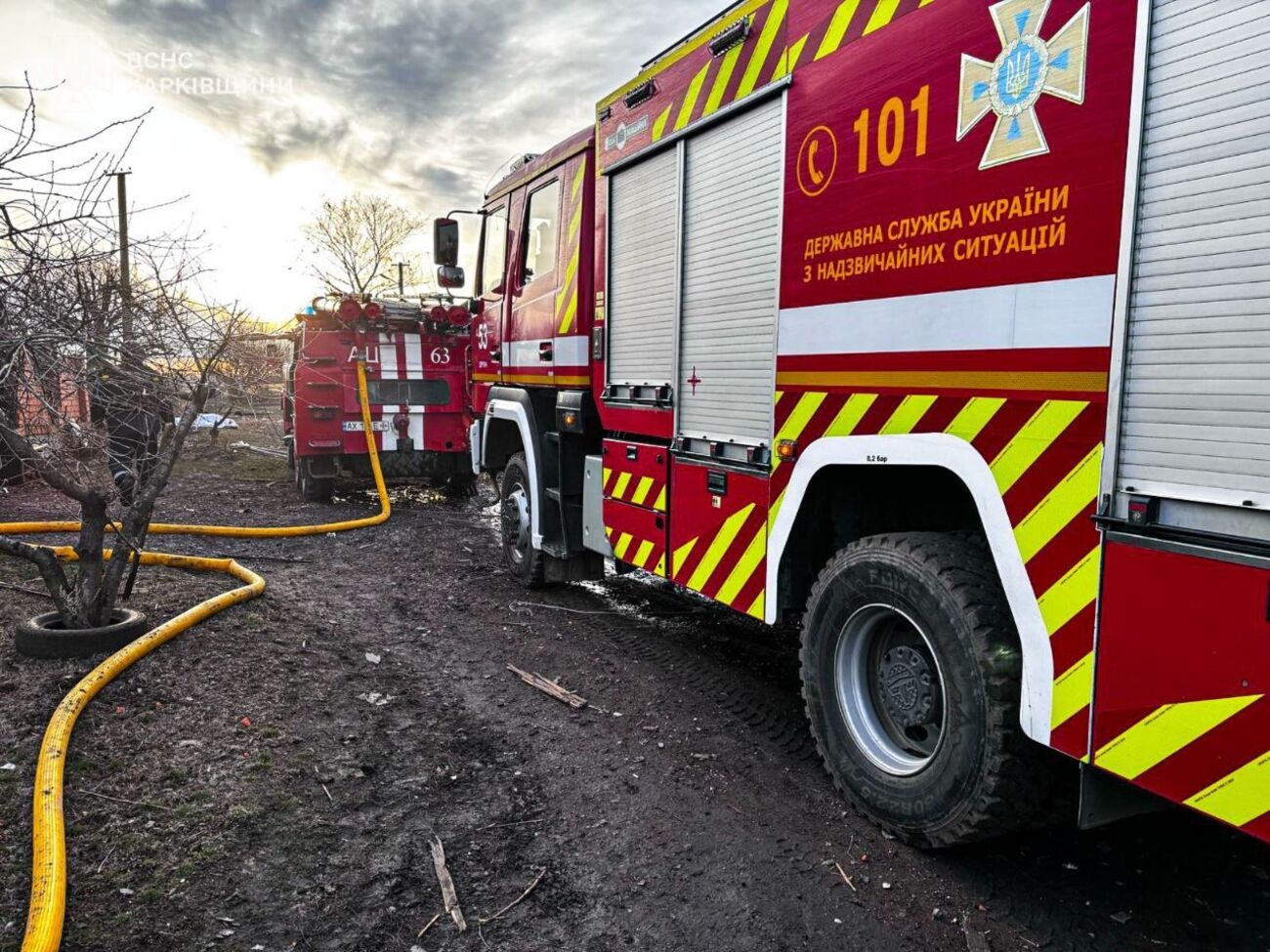 На месте попадания продолжаются поисково-спасательные работы